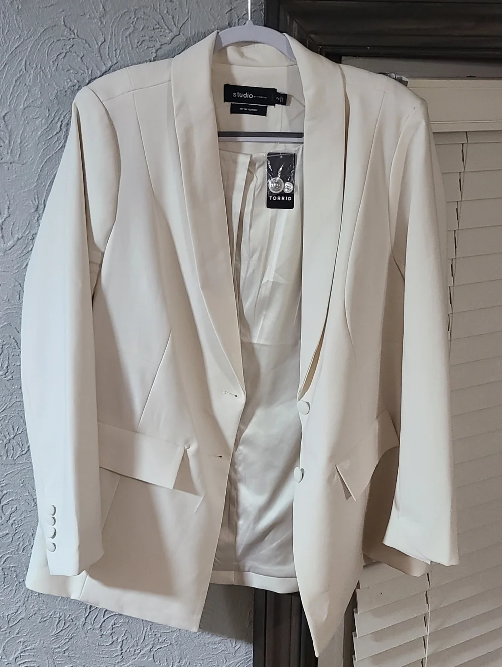 torrid Soho Studio Refined Crepe Blazer Cream Shawl Collar Blazer *Nwt* - Picture 7 of 16